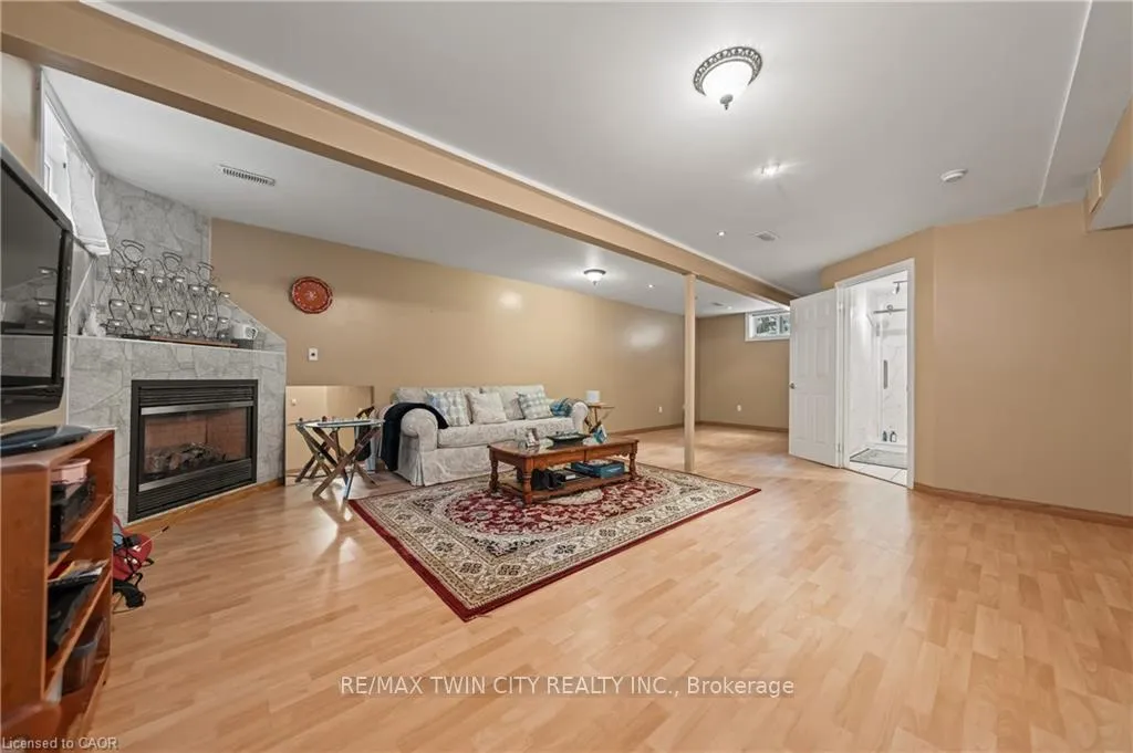 Photo 30 of 44 Dineen Court, Kitchener — HOMEH
