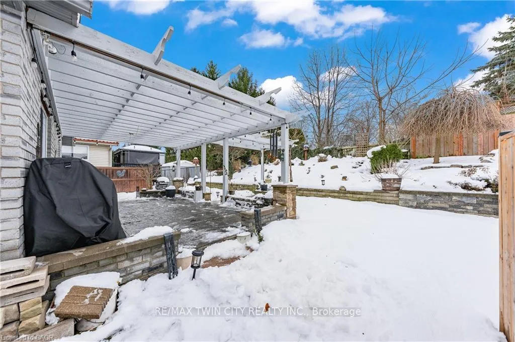 Photo 33 of 44 Dineen Court, Kitchener — HOMEH