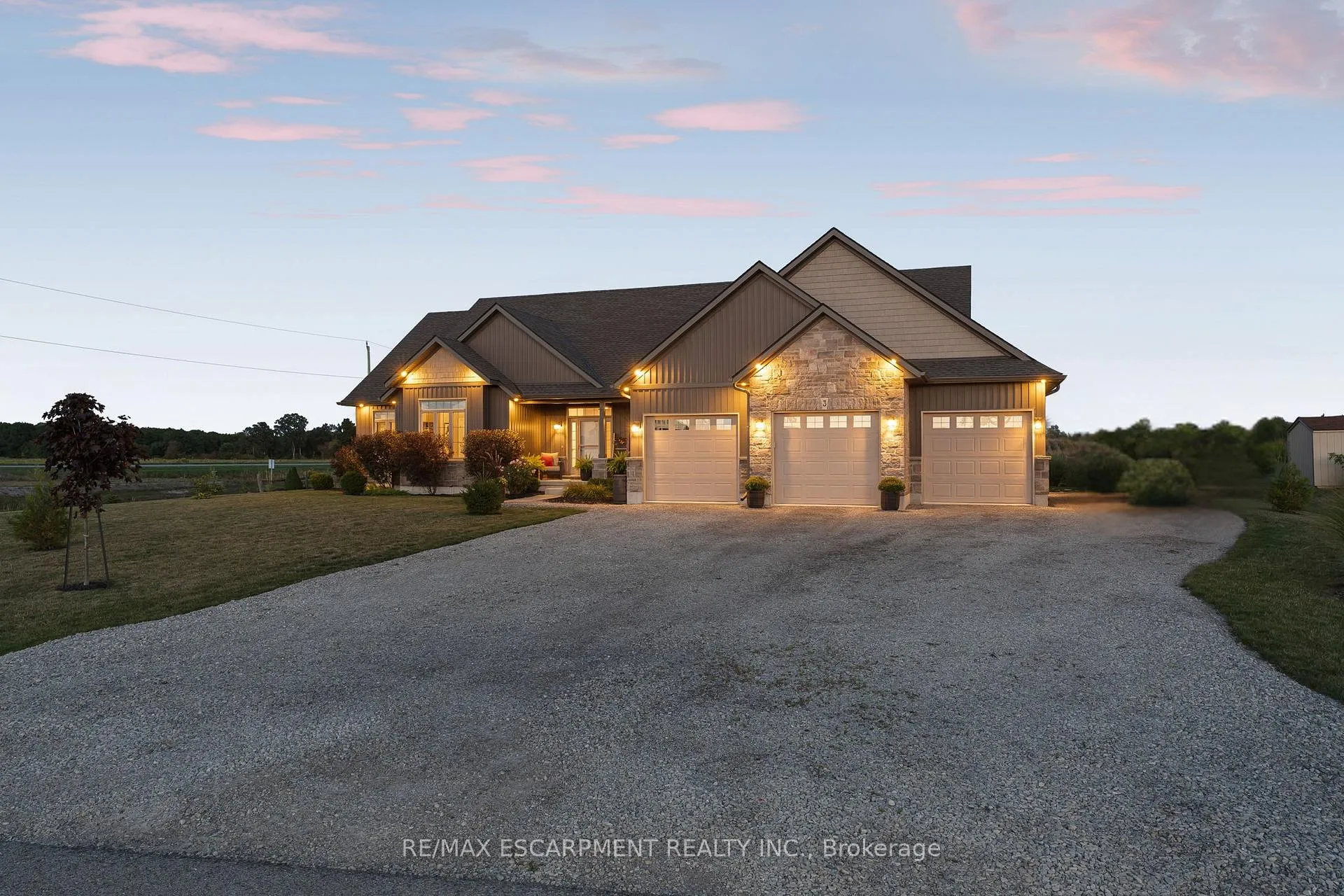 Photo 2 of 3 Silverthorne Court, Haldimand, Dunnville — HOMEH
