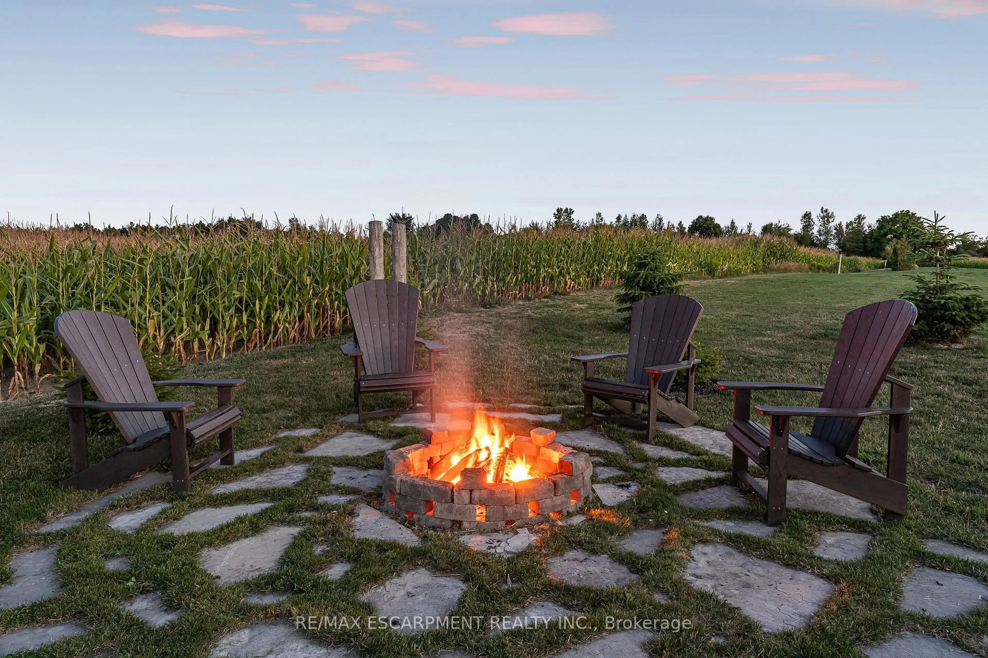Photo 4 of 3 Silverthorne Court, Haldimand, Dunnville — HOMEH