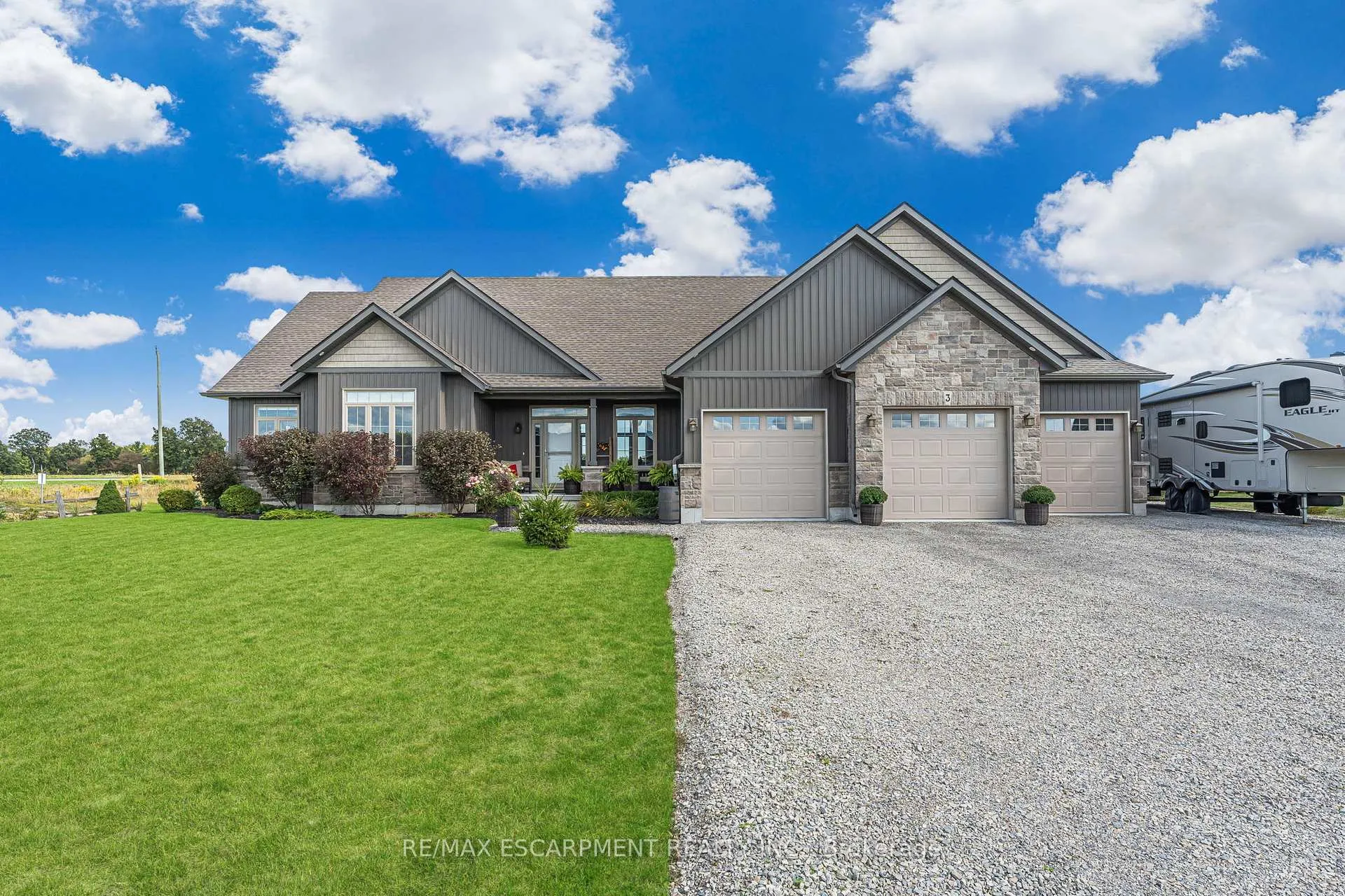 Photo 6 of 3 Silverthorne Court, Haldimand, Dunnville — HOMEH