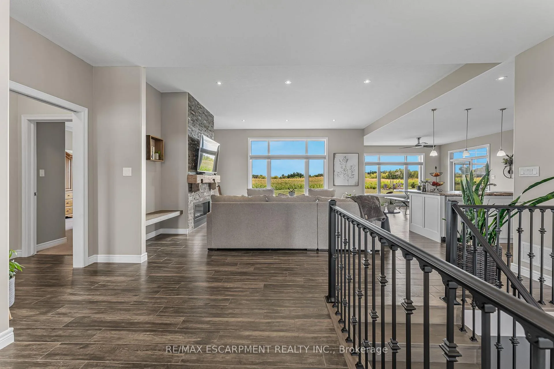Photo 8 of 3 Silverthorne Court, Haldimand, Dunnville — HOMEH