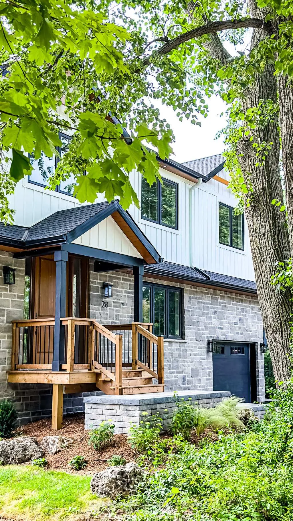 Photo 2 of 28 Parkside Avenue, Hamilton, Dundas — HOMEH