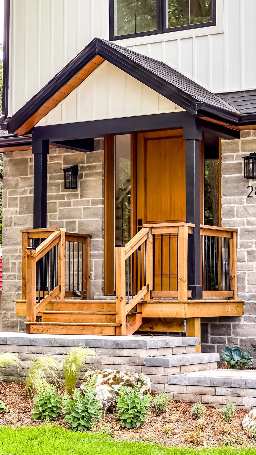 Photo 3 of 28 Parkside Avenue, Hamilton, Dundas — HOMEH