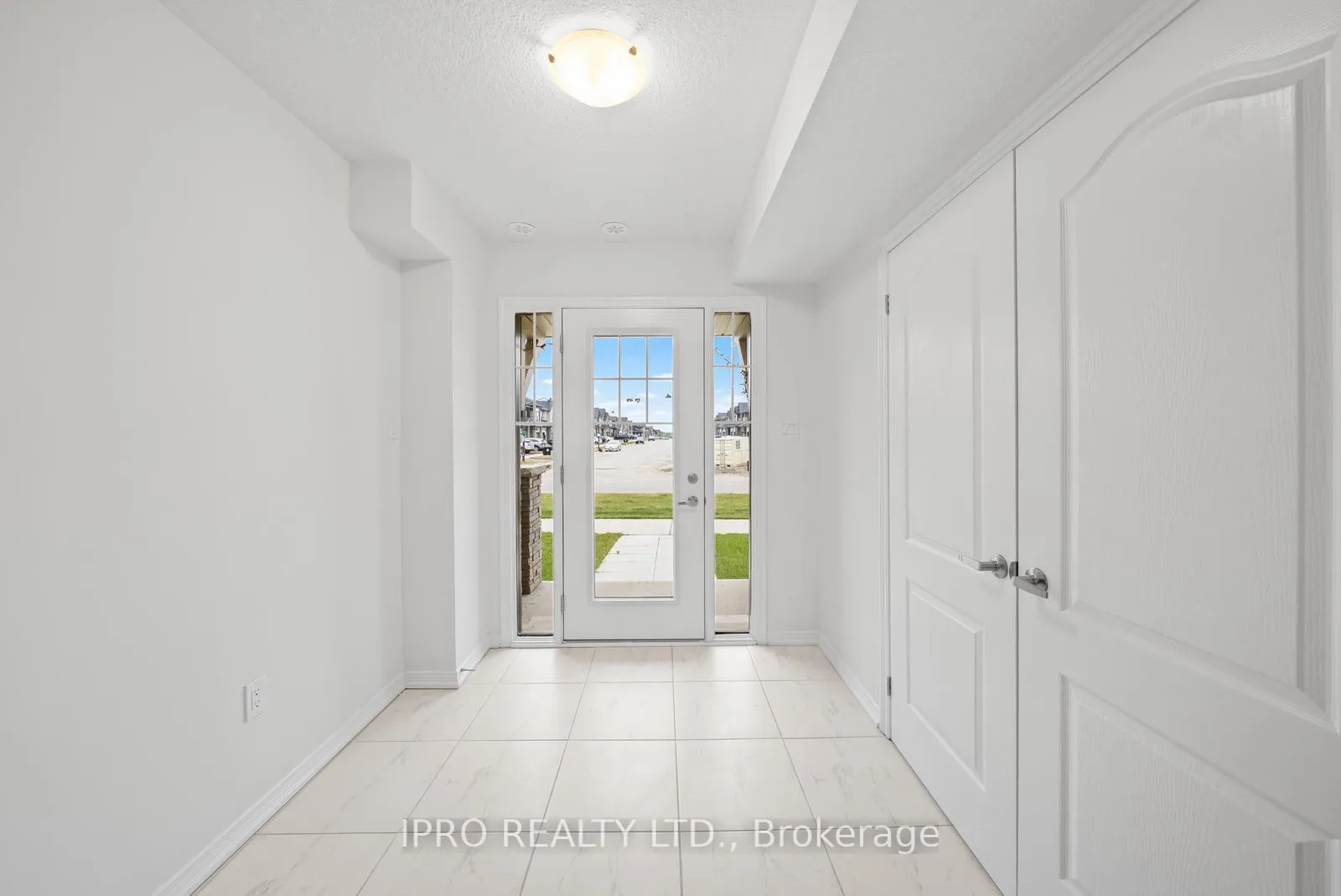 Photo 10 of 24 Bee Crescent, Brantford — HOMEH