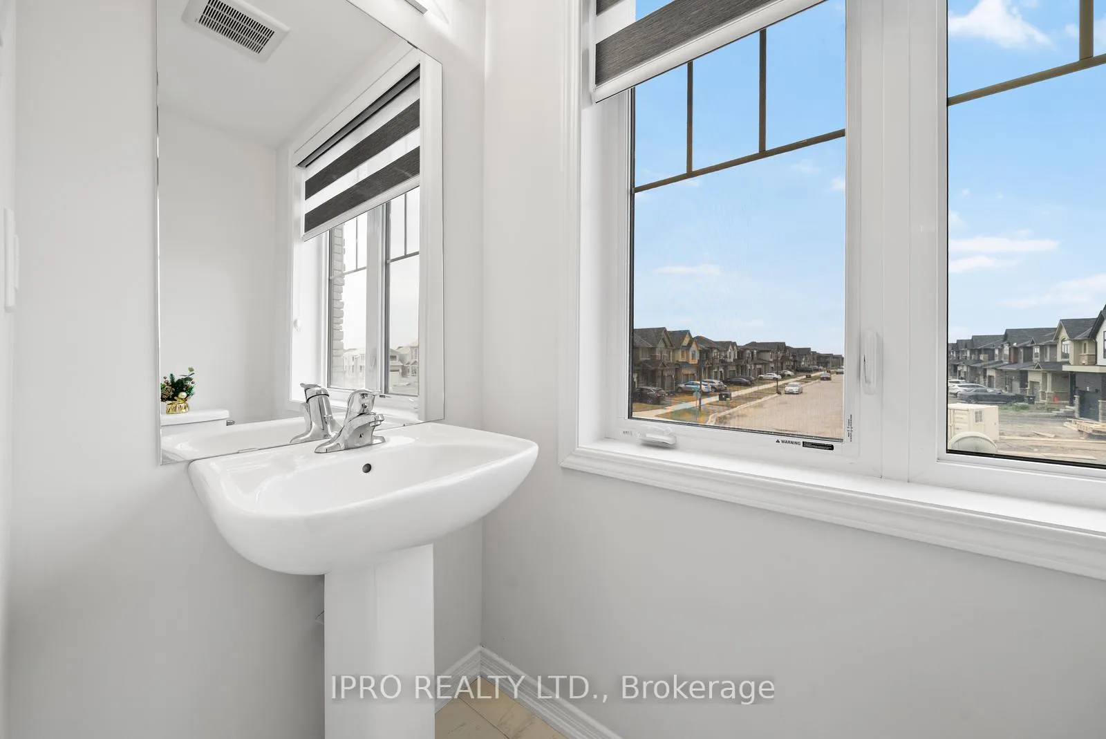Photo 13 of 24 Bee Crescent, Brantford — HOMEH
