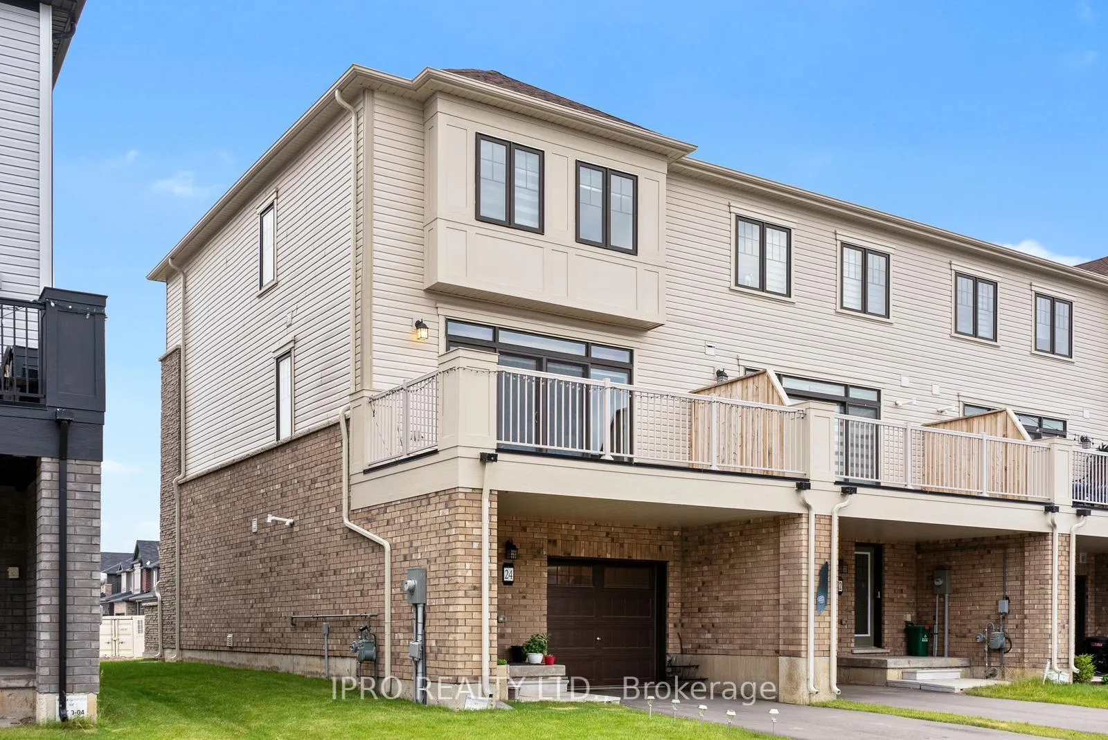Photo 35 of 24 Bee Crescent, Brantford — HOMEH