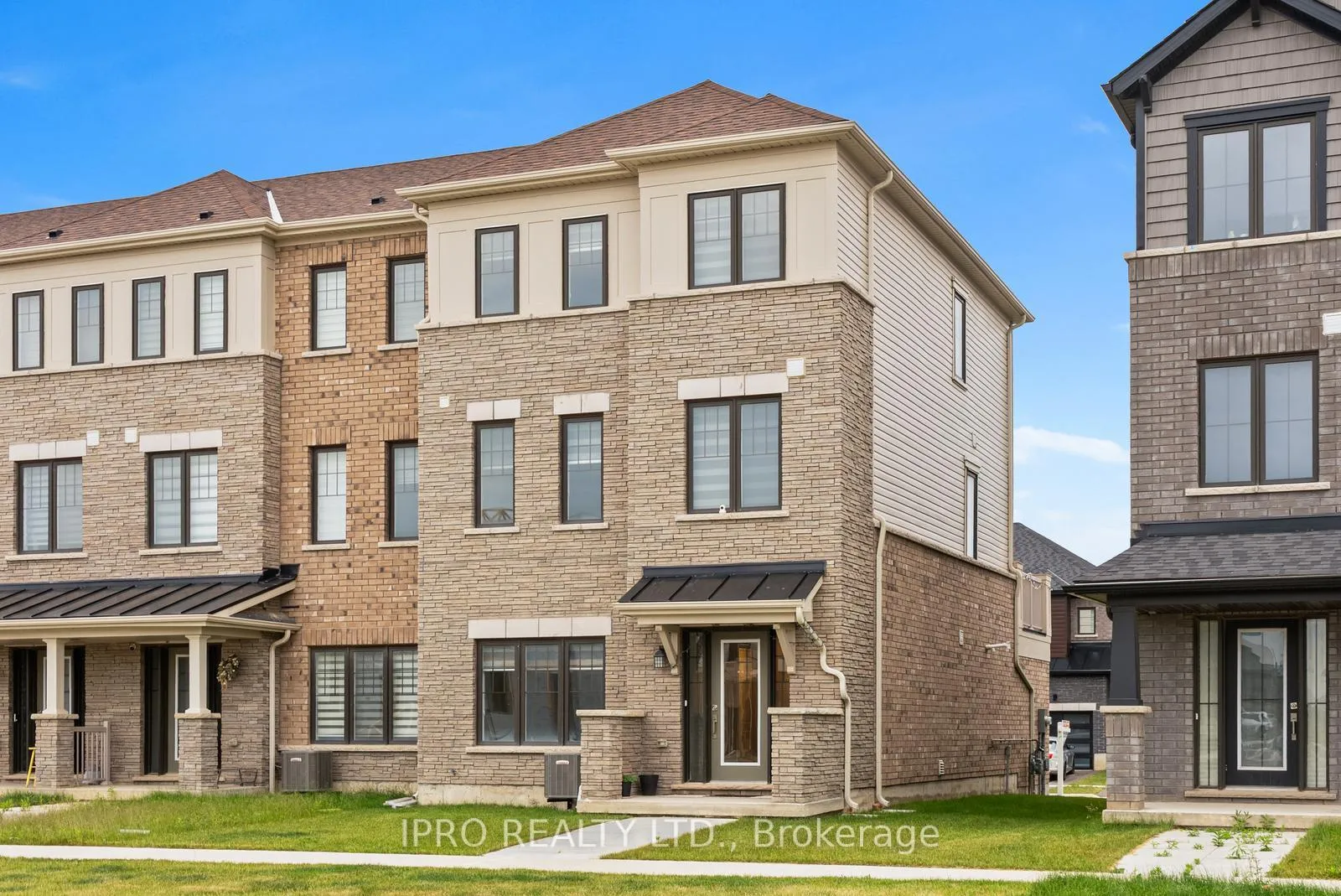 Photo 37 of 24 Bee Crescent, Brantford — HOMEH