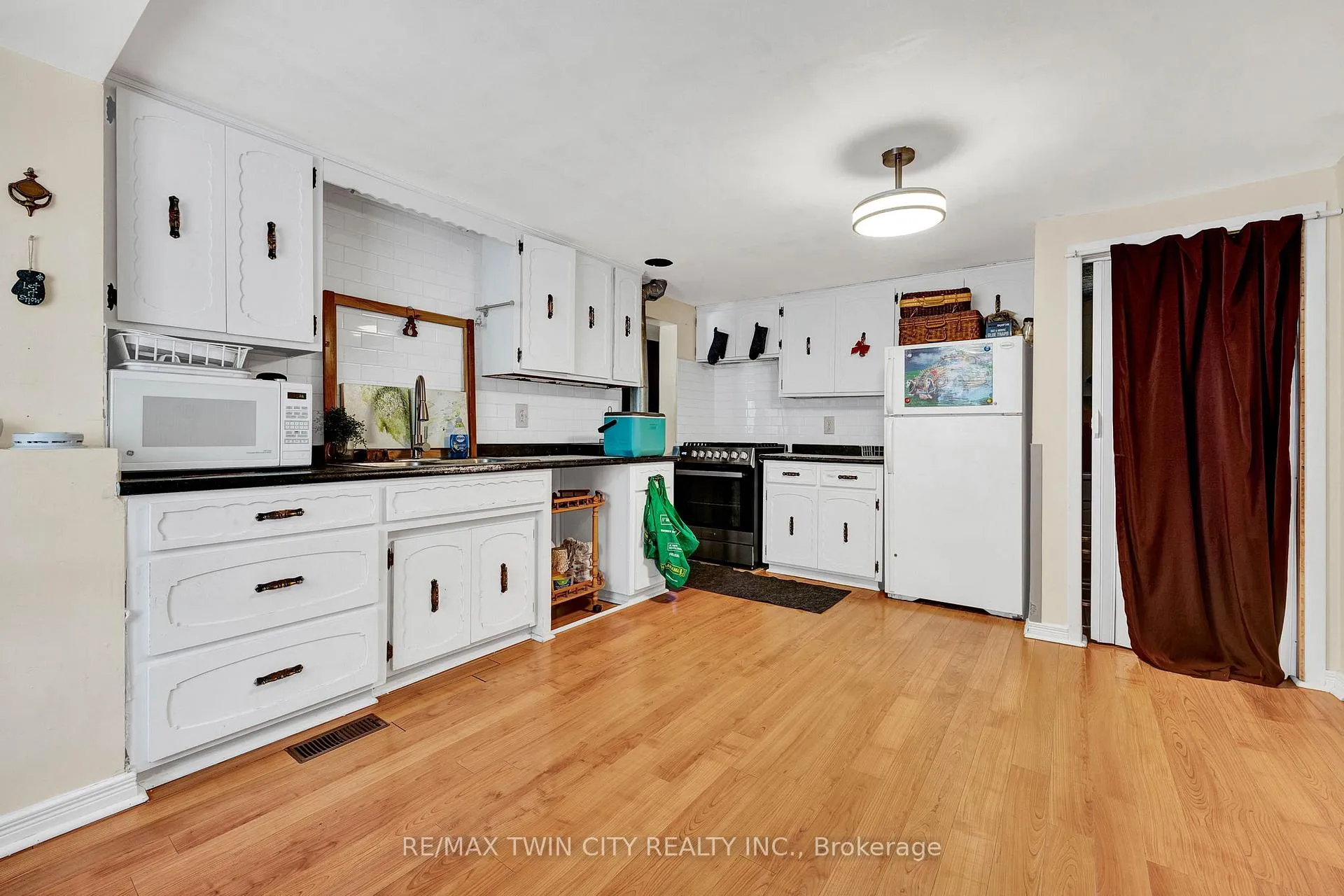 Photo 7 of 2861 Lobsinger Line, Woolwich — HOMEH