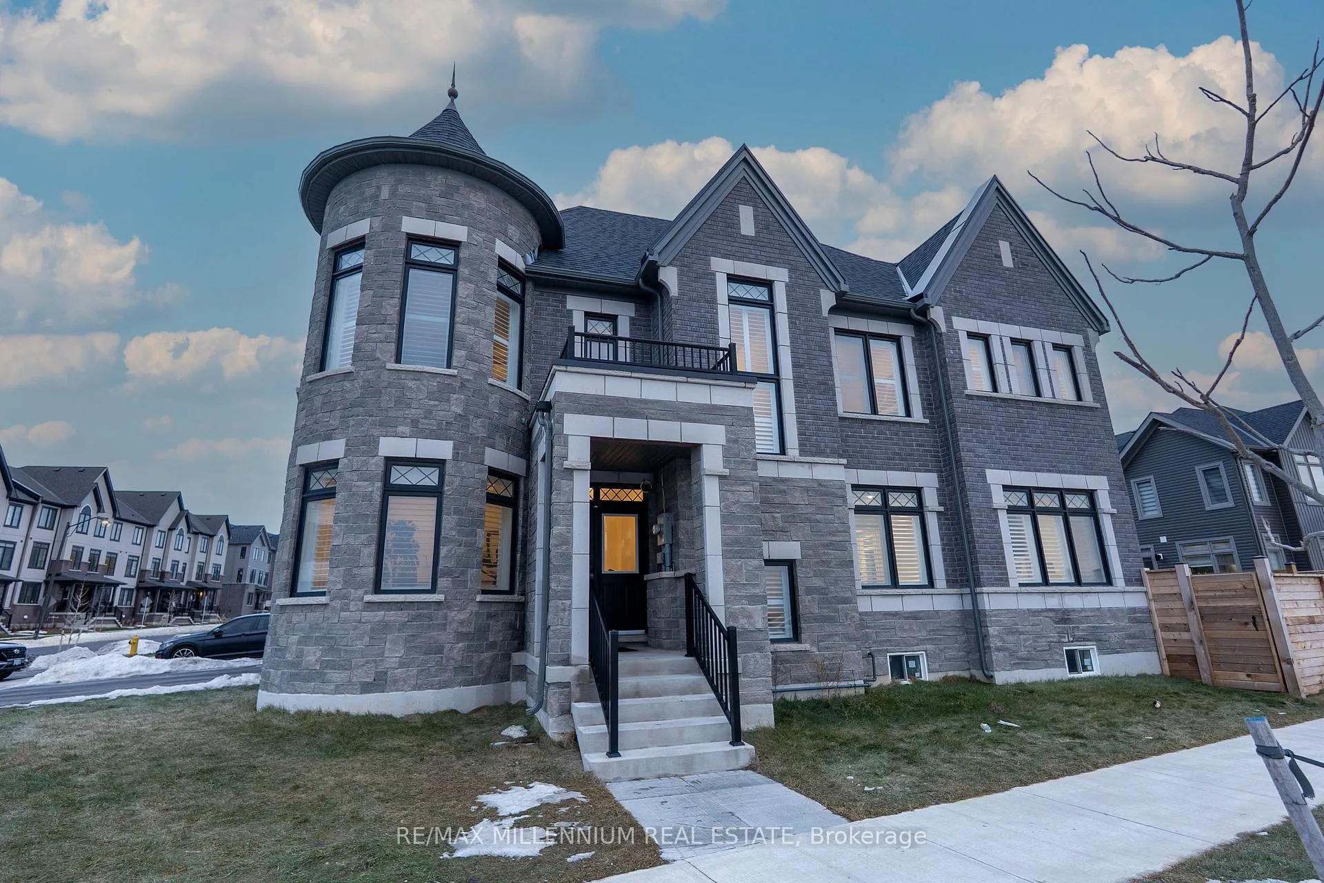 Front of 1011 Dyas Avenue