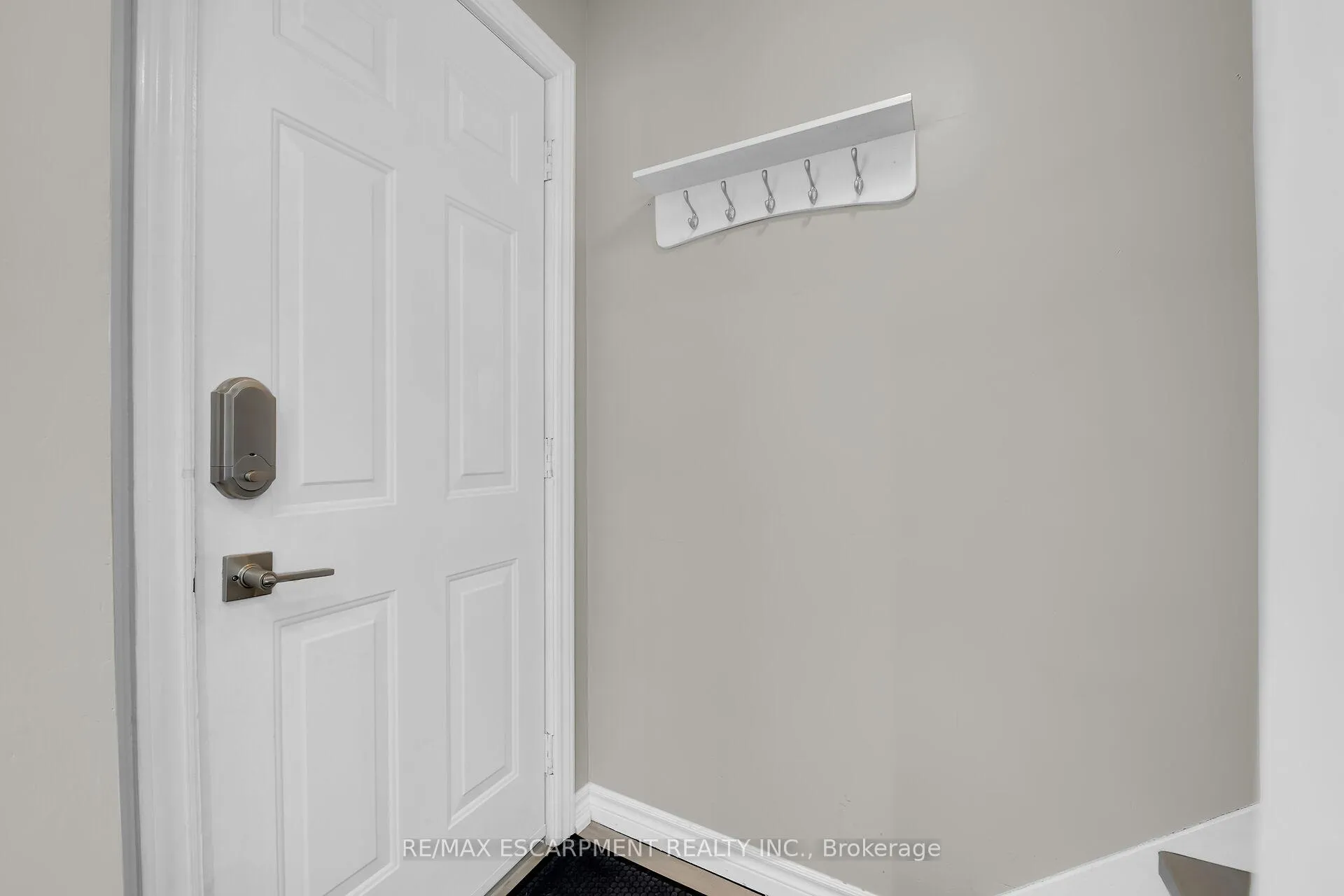 Photo 4 of 88 Julian Avenue, Hamilton, Normanhurst — HOMEH