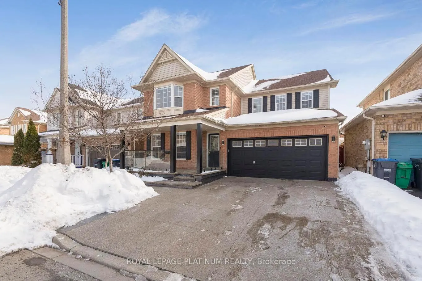 Photo 3 of 23 Mendoza Drive, Brampton, Fletcher's Meadow — HOMEH