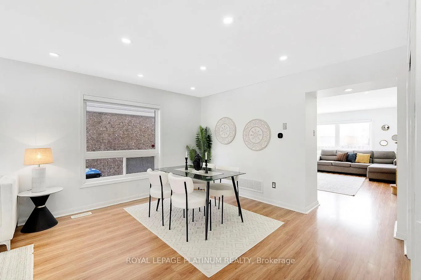 Photo 5 of 23 Mendoza Drive, Brampton, Fletcher's Meadow — HOMEH