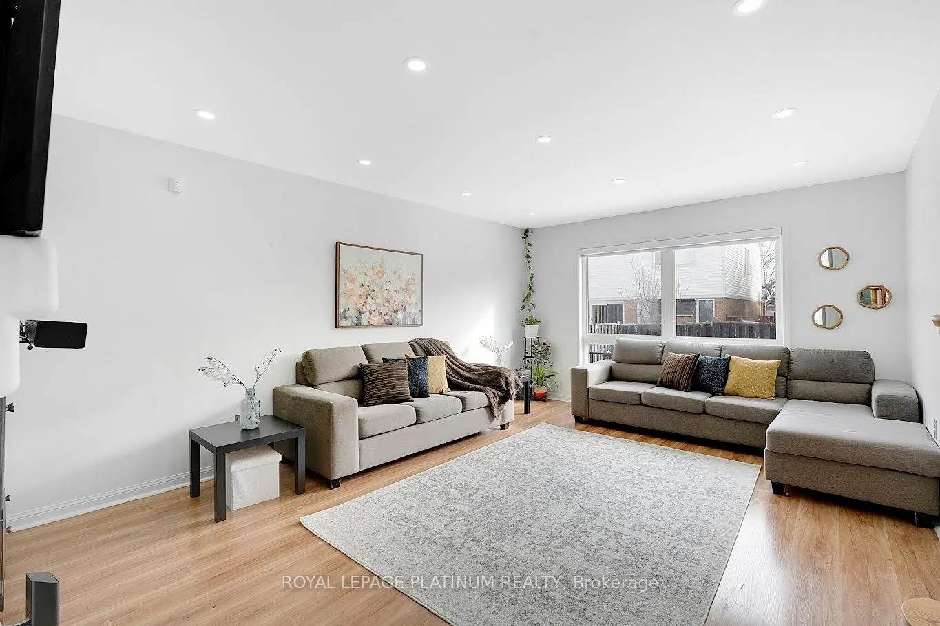Photo 6 of 23 Mendoza Drive, Brampton, Fletcher's Meadow — HOMEH