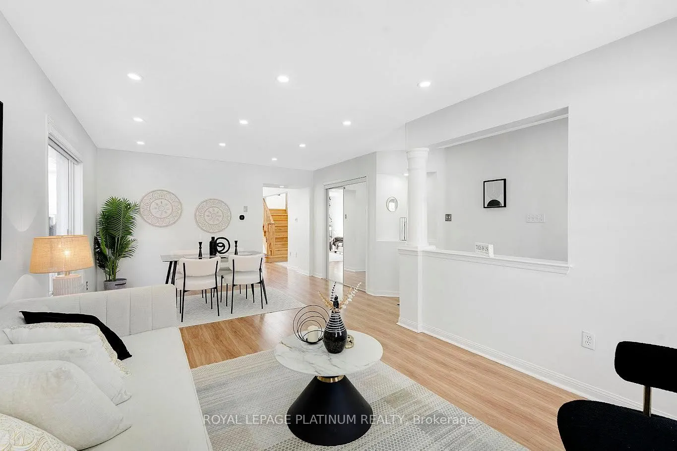 Photo 7 of 23 Mendoza Drive, Brampton, Fletcher's Meadow — HOMEH