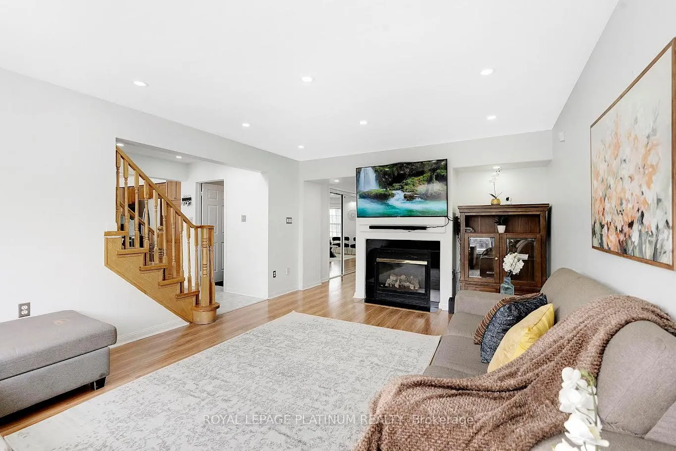 Photo 10 of 23 Mendoza Drive, Brampton, Fletcher's Meadow — HOMEH
