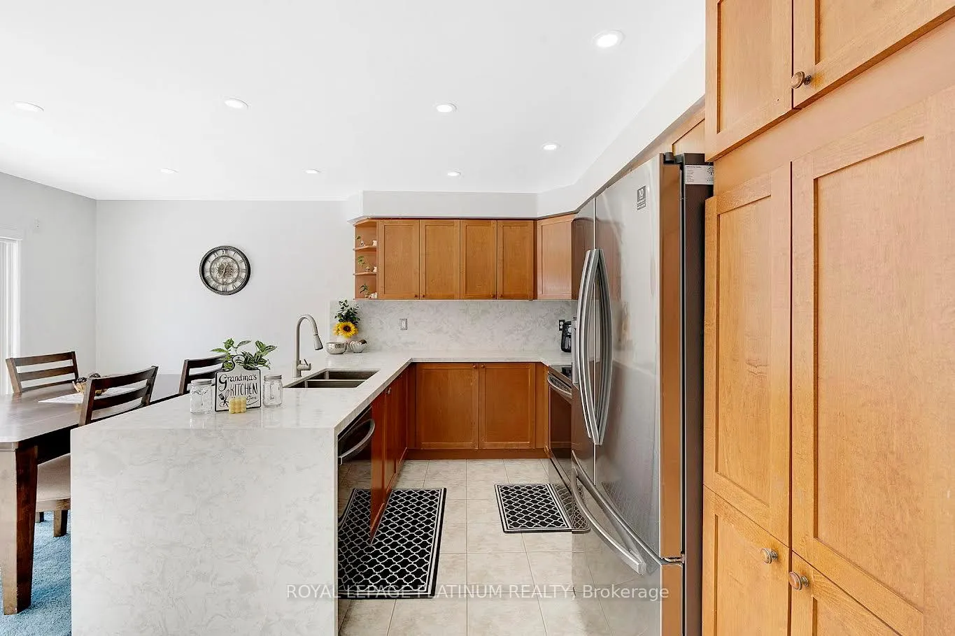 Photo 11 of 23 Mendoza Drive, Brampton, Fletcher's Meadow — HOMEH