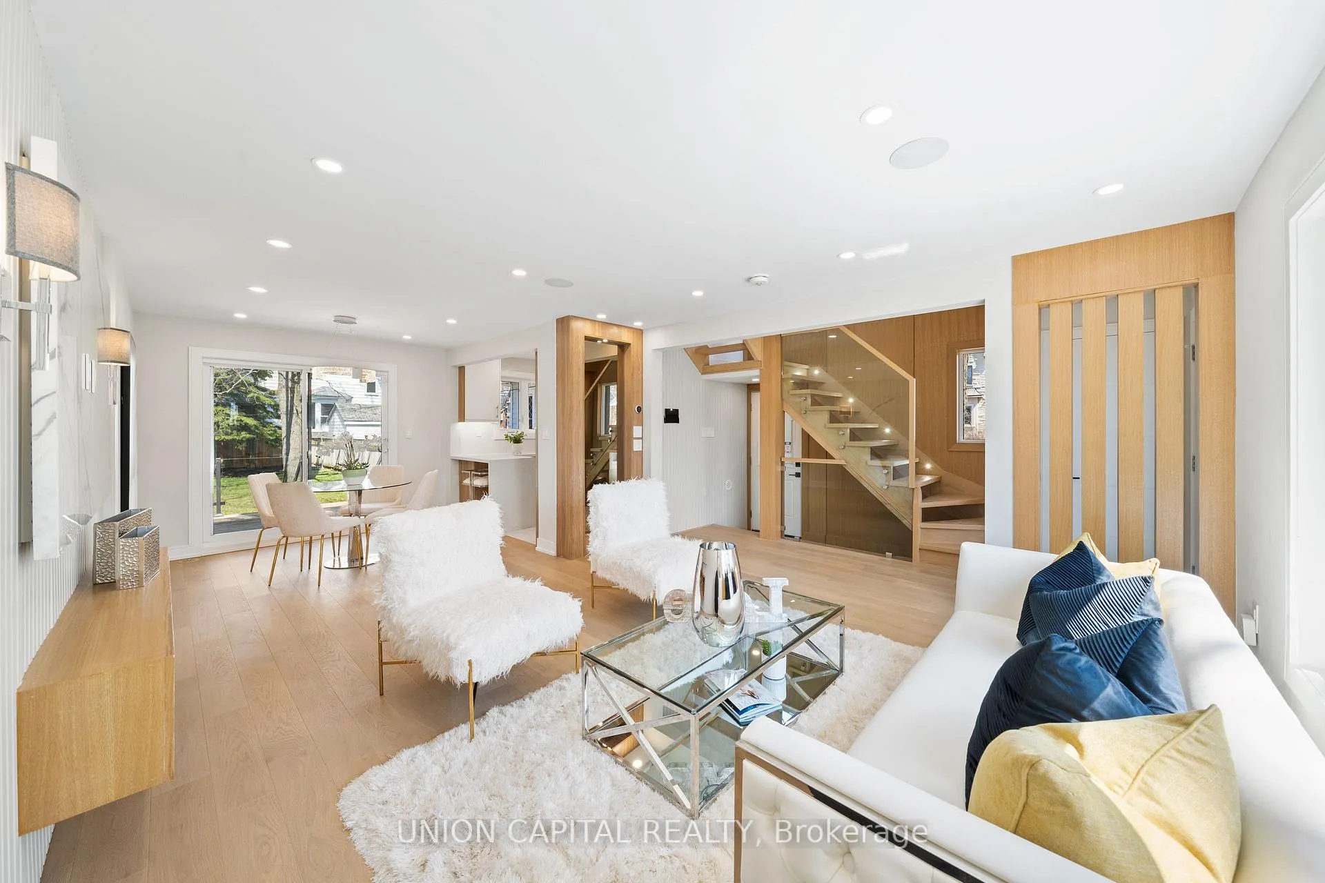 Photo 5 of 28 Pine Avenue, Toronto, The Beaches — HOMEH