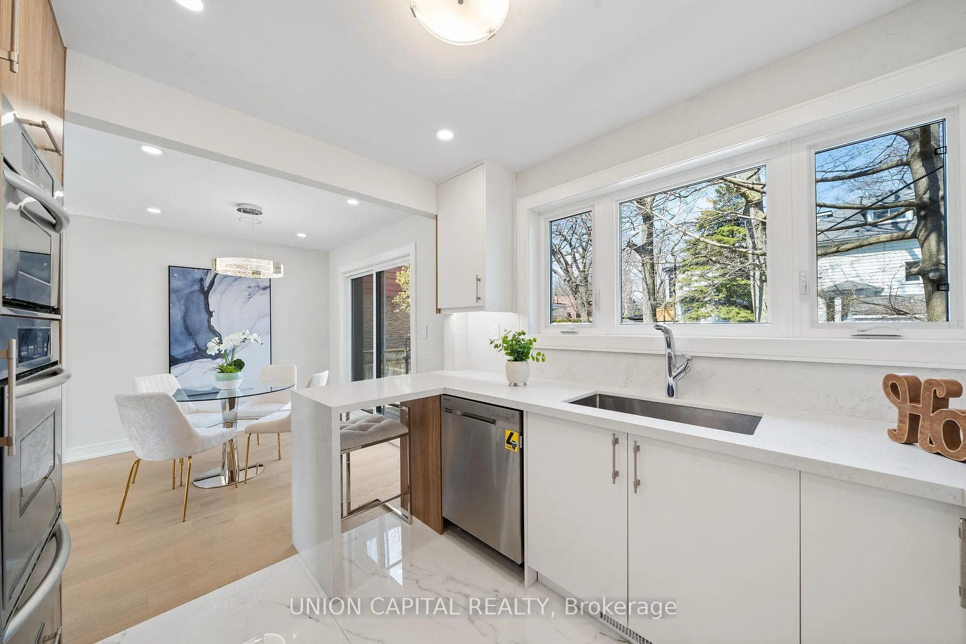 Photo 7 of 28 Pine Avenue, Toronto, The Beaches — HOMEH