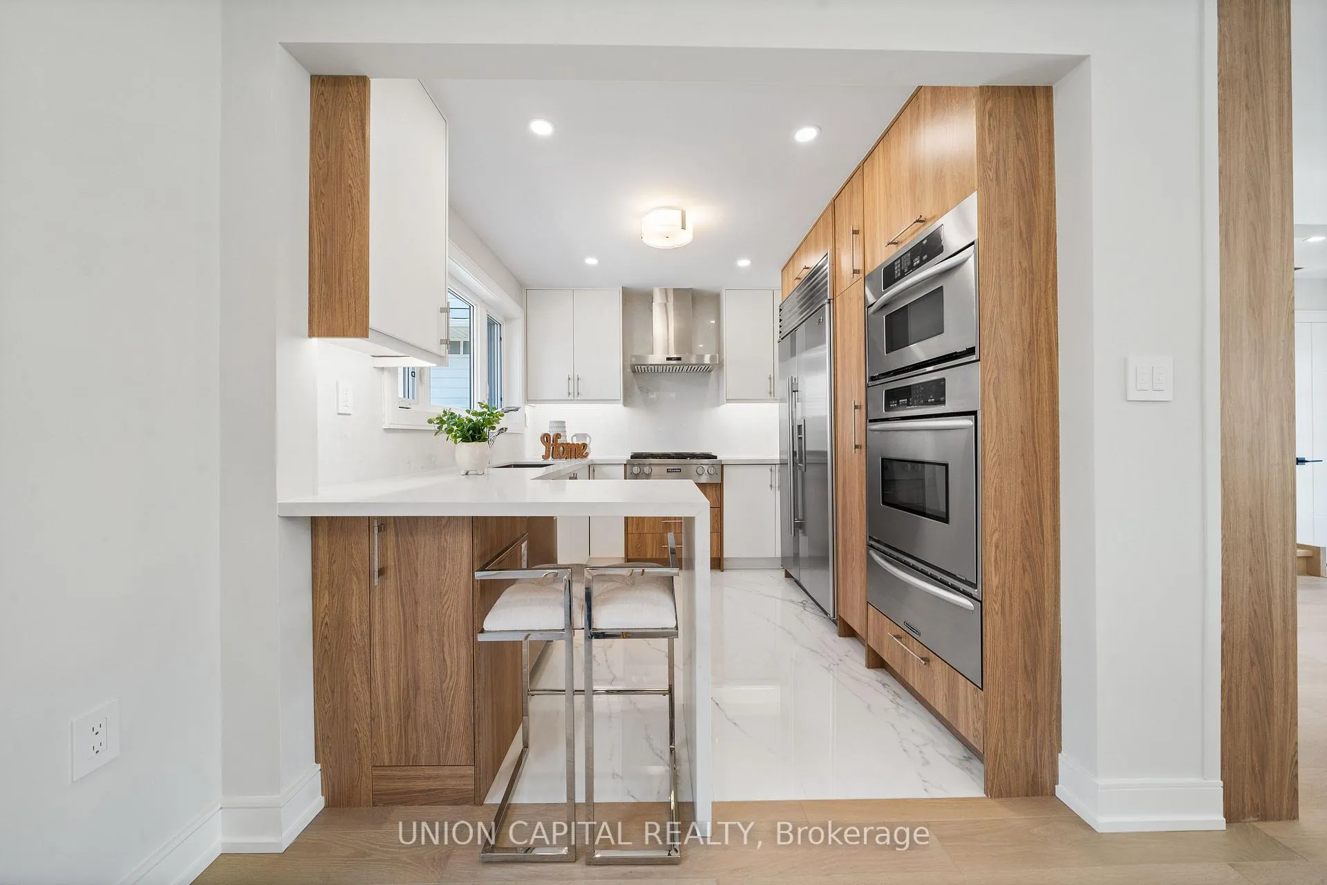 Photo 8 of 28 Pine Avenue, Toronto, The Beaches — HOMEH