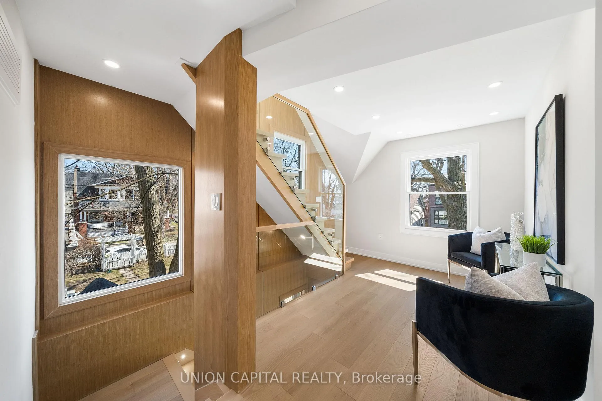 Photo 11 of 28 Pine Avenue, Toronto, The Beaches — HOMEH