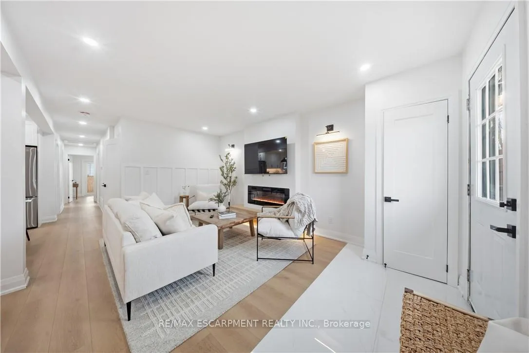 Photo 2 of 11 Garside Avenue S, Hamilton, Bartonville — HOMEH