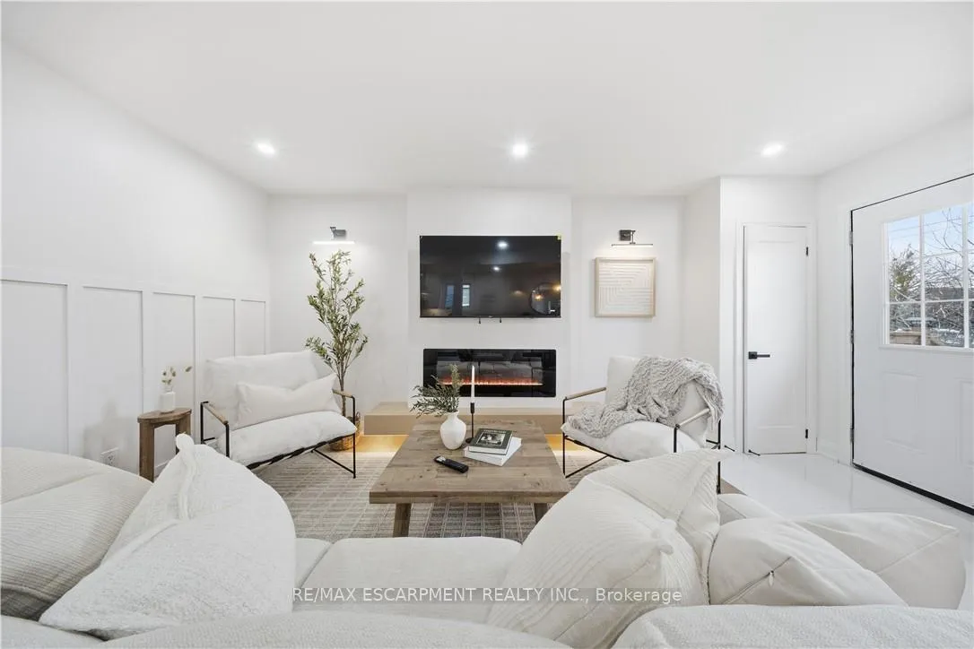 Photo 7 of 11 Garside Avenue S, Hamilton, Bartonville — HOMEH