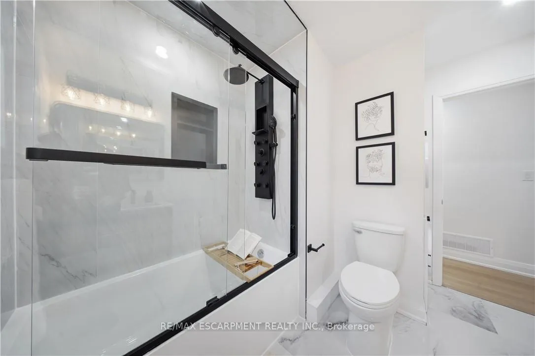 Photo 8 of 11 Garside Avenue S, Hamilton, Bartonville — HOMEH