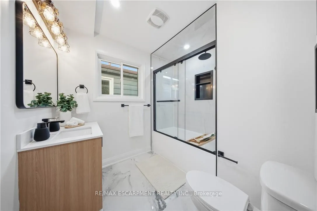 Photo 9 of 11 Garside Avenue S, Hamilton, Bartonville — HOMEH