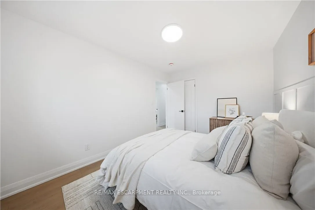 Photo 14 of 11 Garside Avenue S, Hamilton, Bartonville — HOMEH