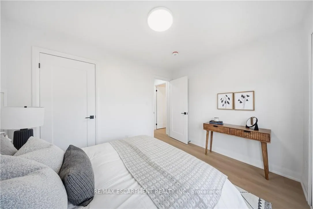 Photo 16 of 11 Garside Avenue S, Hamilton, Bartonville — HOMEH