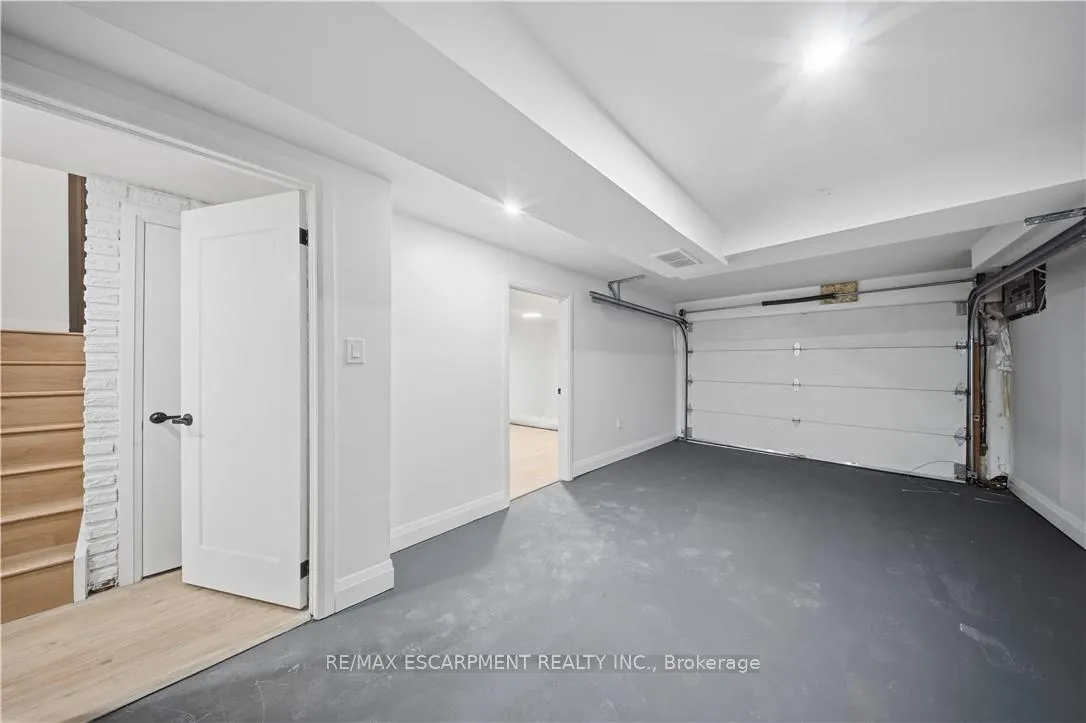 Photo 18 of 11 Garside Avenue S, Hamilton, Bartonville — HOMEH