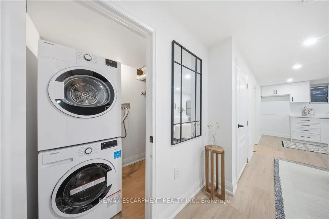Photo 19 of 11 Garside Avenue S, Hamilton, Bartonville — HOMEH