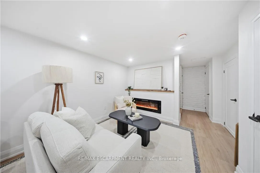 Photo 20 of 11 Garside Avenue S, Hamilton, Bartonville — HOMEH