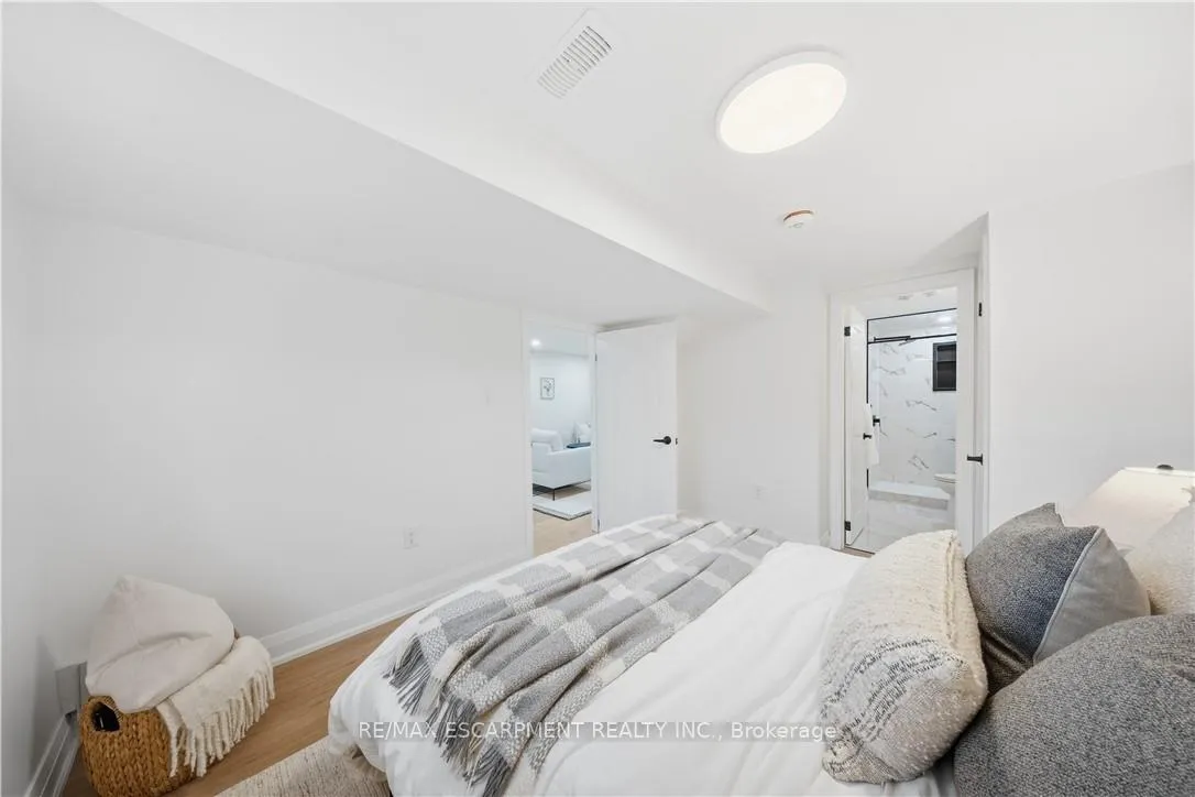 Photo 26 of 11 Garside Avenue S, Hamilton, Bartonville — HOMEH