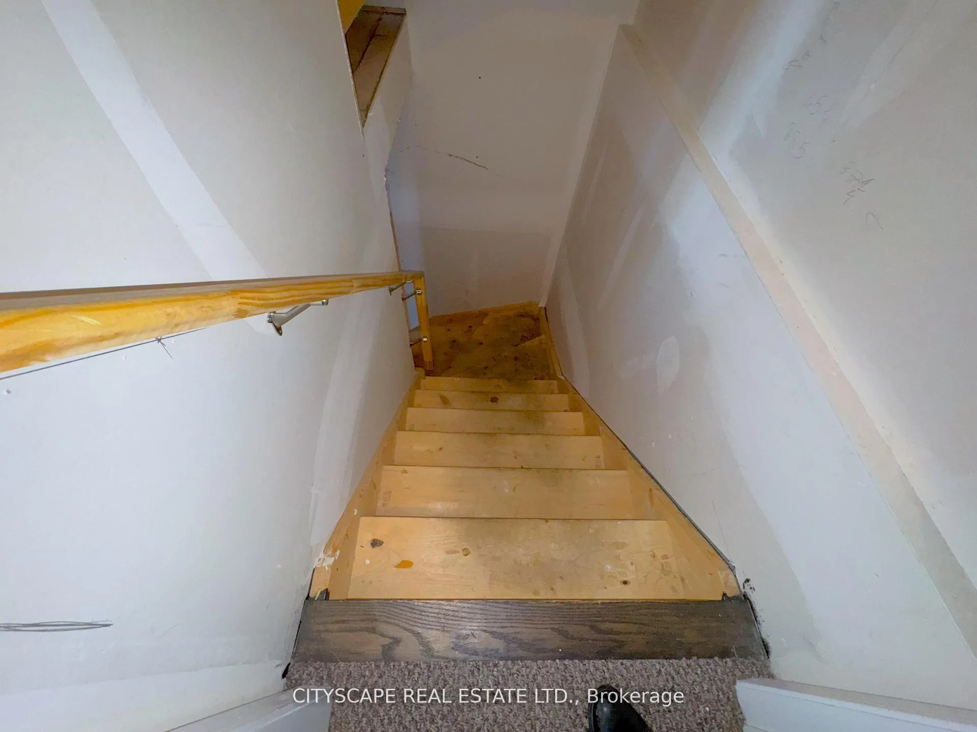 Photo 31 of Unit 9, 21 Diana Avenue, Brantford — HOMEH