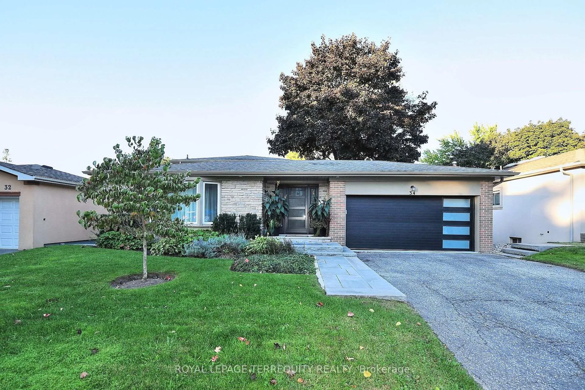 Front of 34 Wildrose Crescent