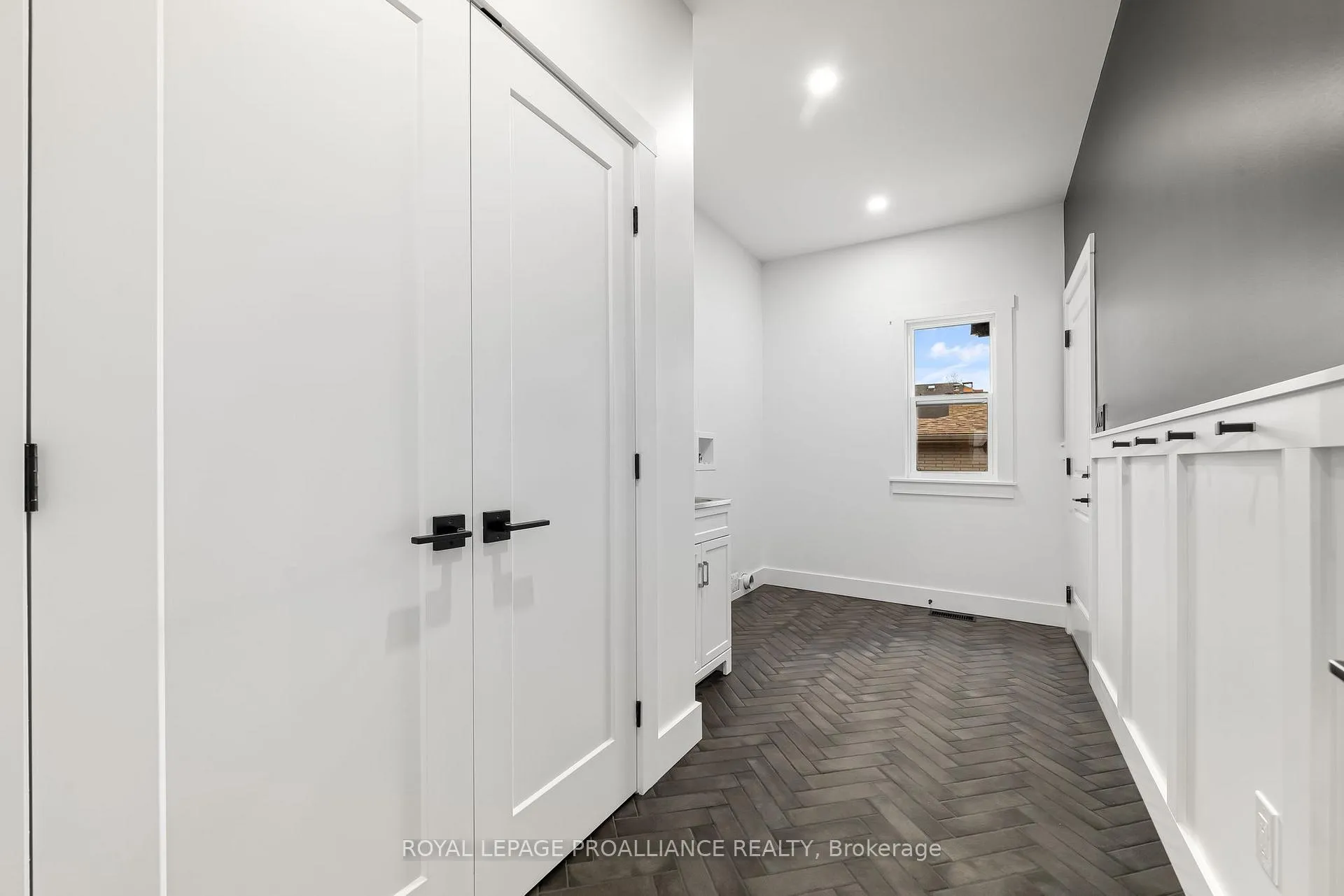 Photo 23 of 158 Pine Hill Crescent, Belleville, Thurlow Ward — HOMEH
