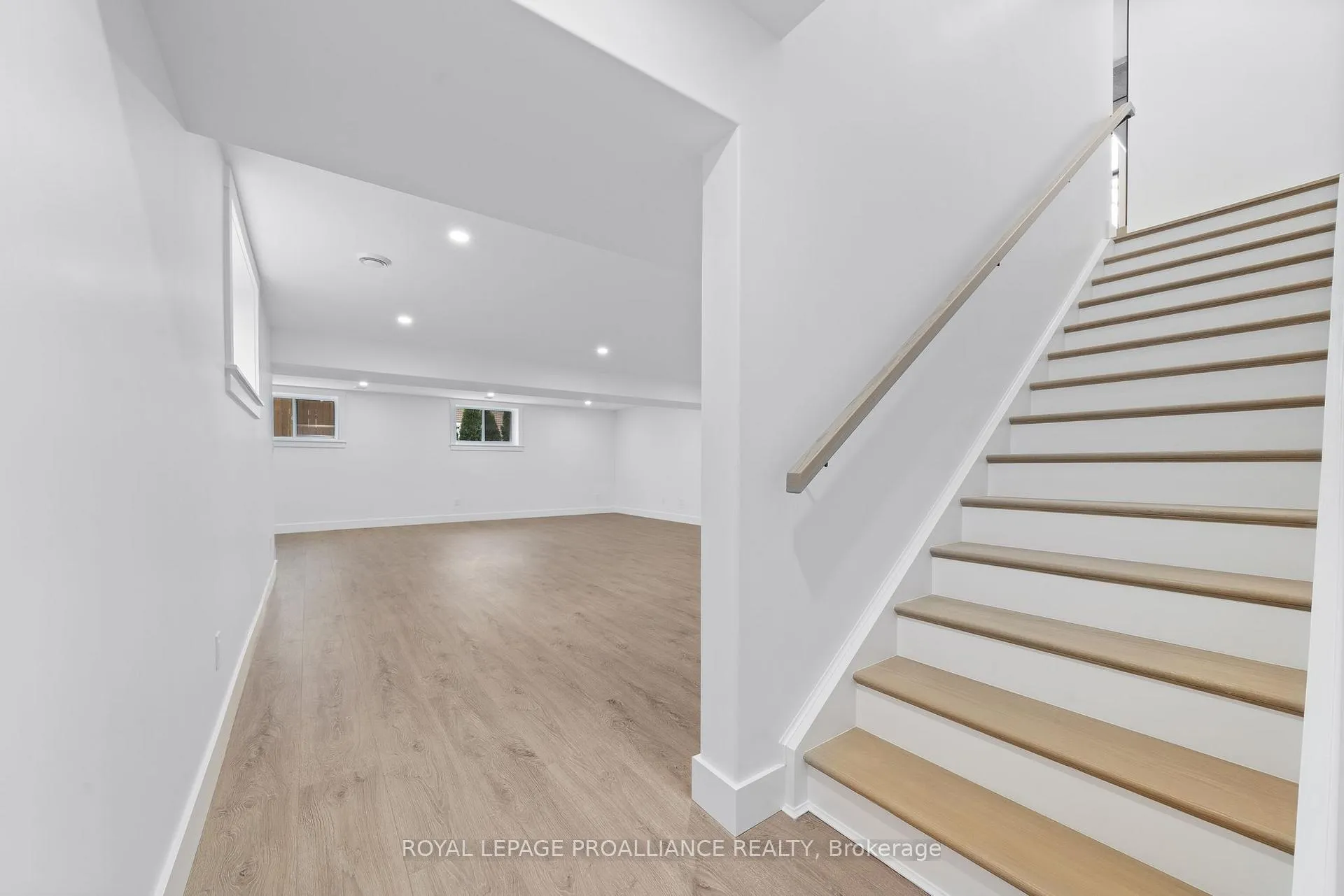 Photo 35 of 158 Pine Hill Crescent, Belleville, Thurlow Ward — HOMEH