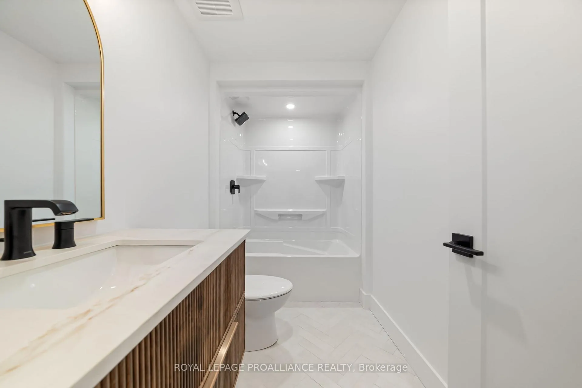 Photo 41 of 158 Pine Hill Crescent, Belleville, Thurlow Ward — HOMEH