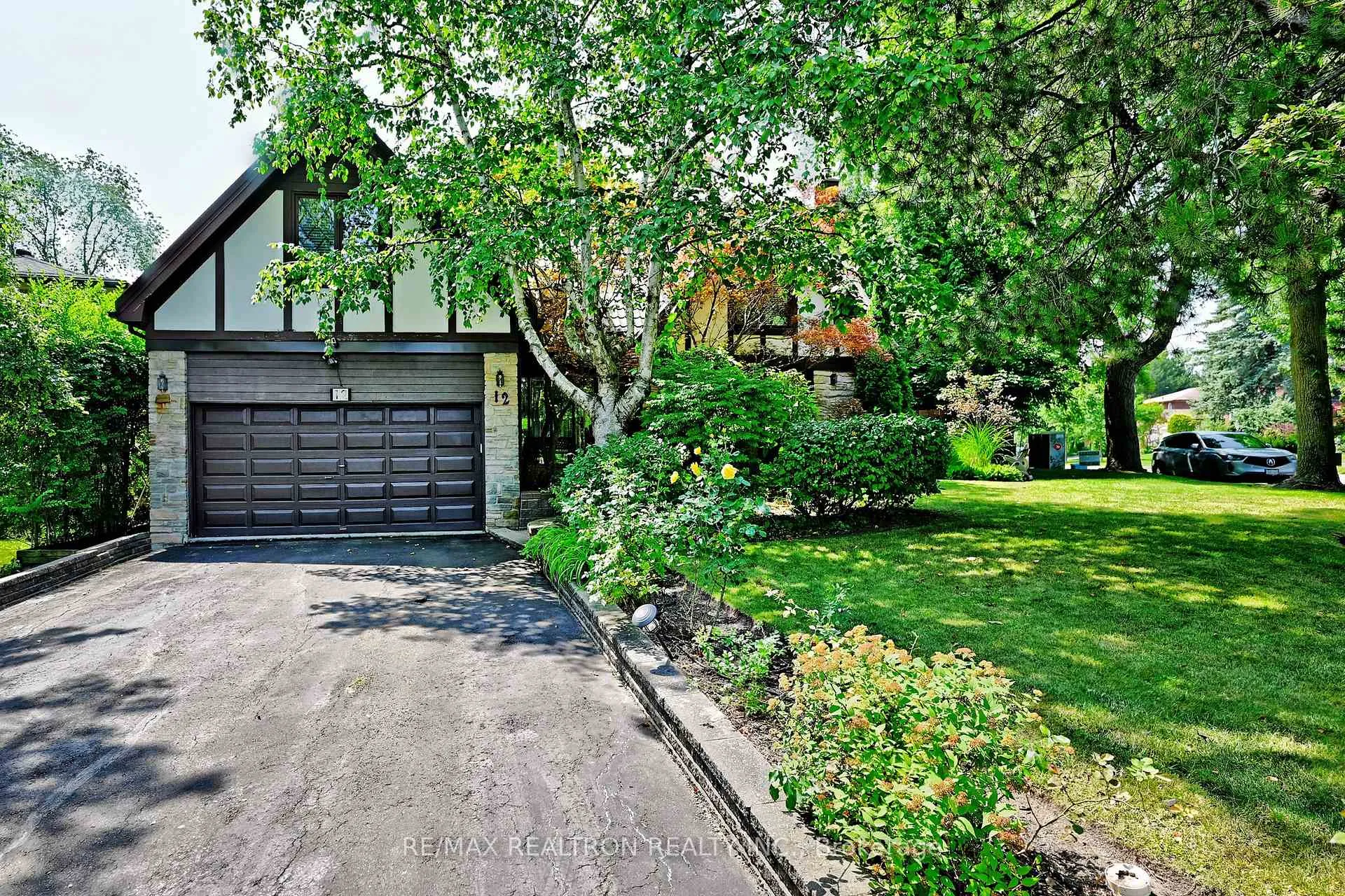 Photo 1 of 12 Brooklet Court, Markham, Royal Orchard — HOMEH