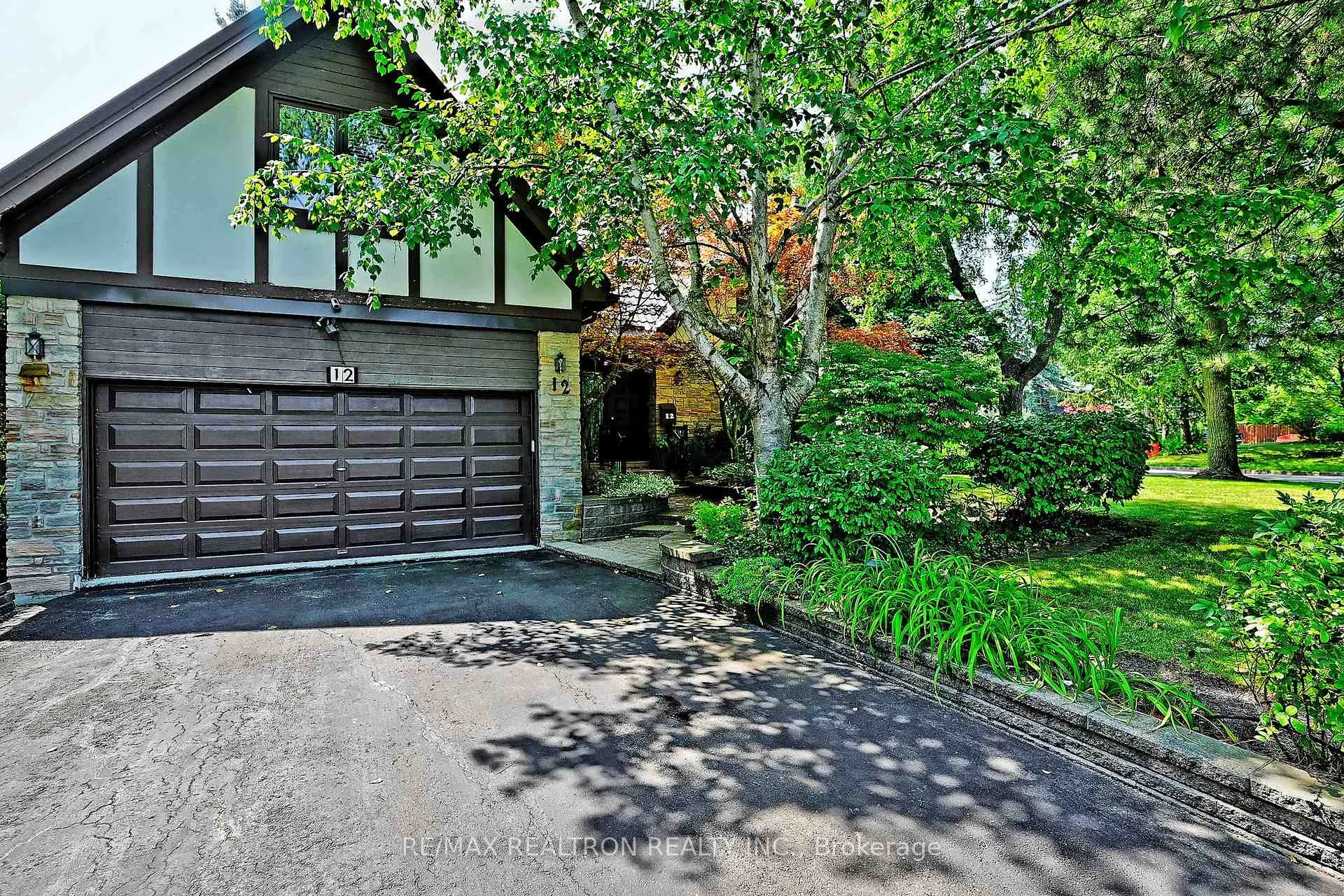 Photo 2 of 12 Brooklet Court, Markham, Royal Orchard — HOMEH