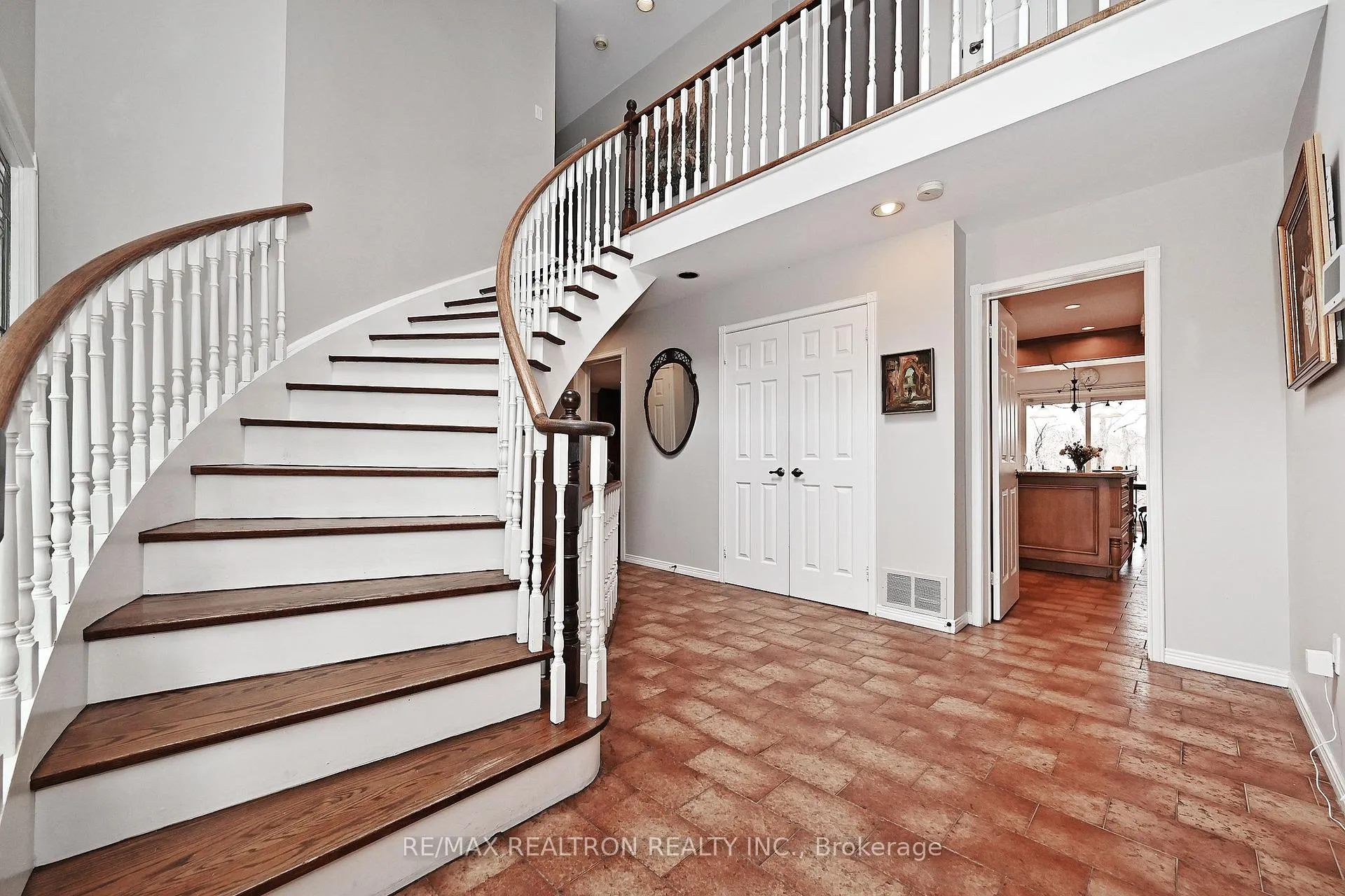 Photo 3 of 12 Brooklet Court, Markham, Royal Orchard — HOMEH