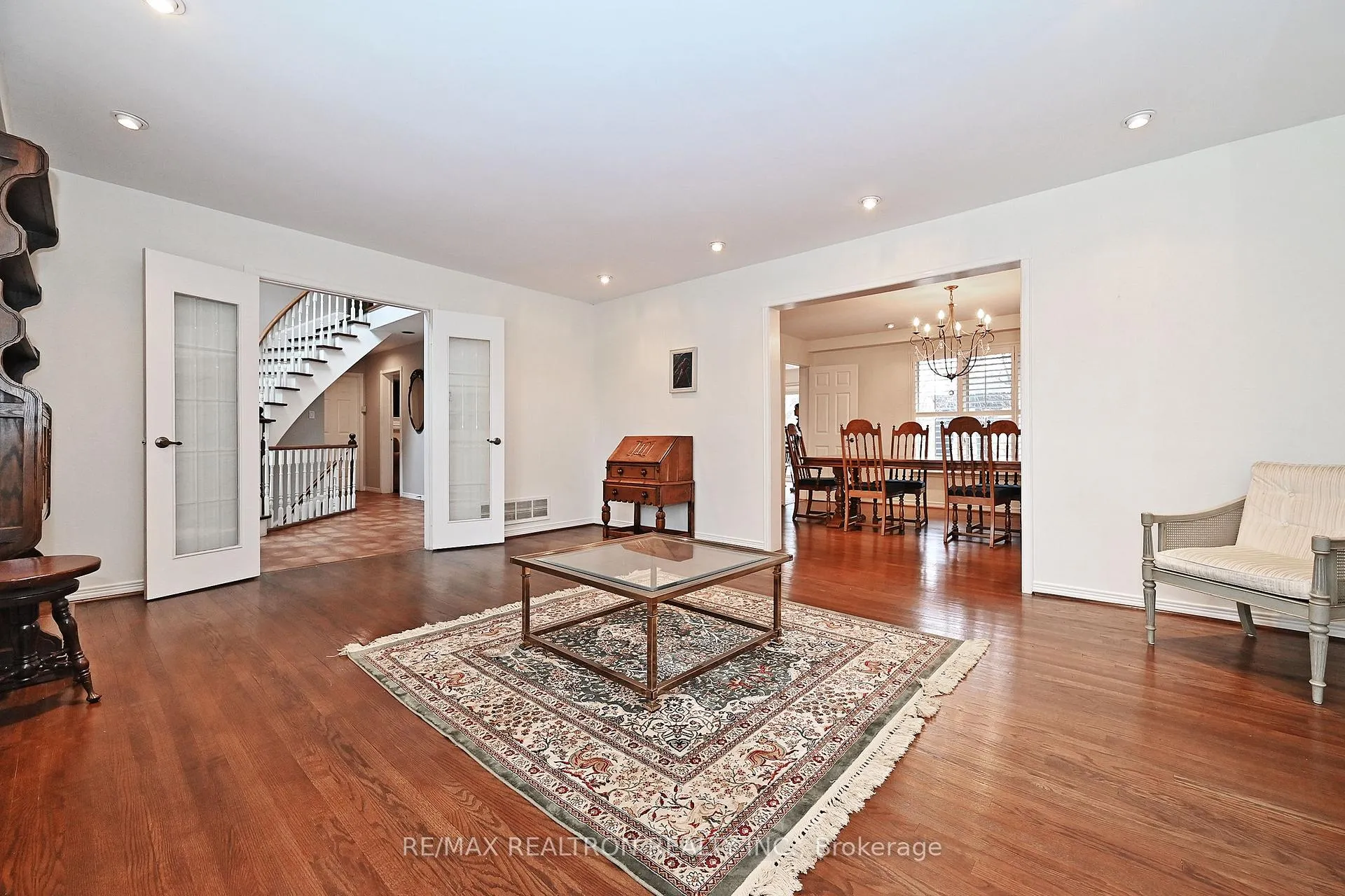 Photo 4 of 12 Brooklet Court, Markham, Royal Orchard — HOMEH