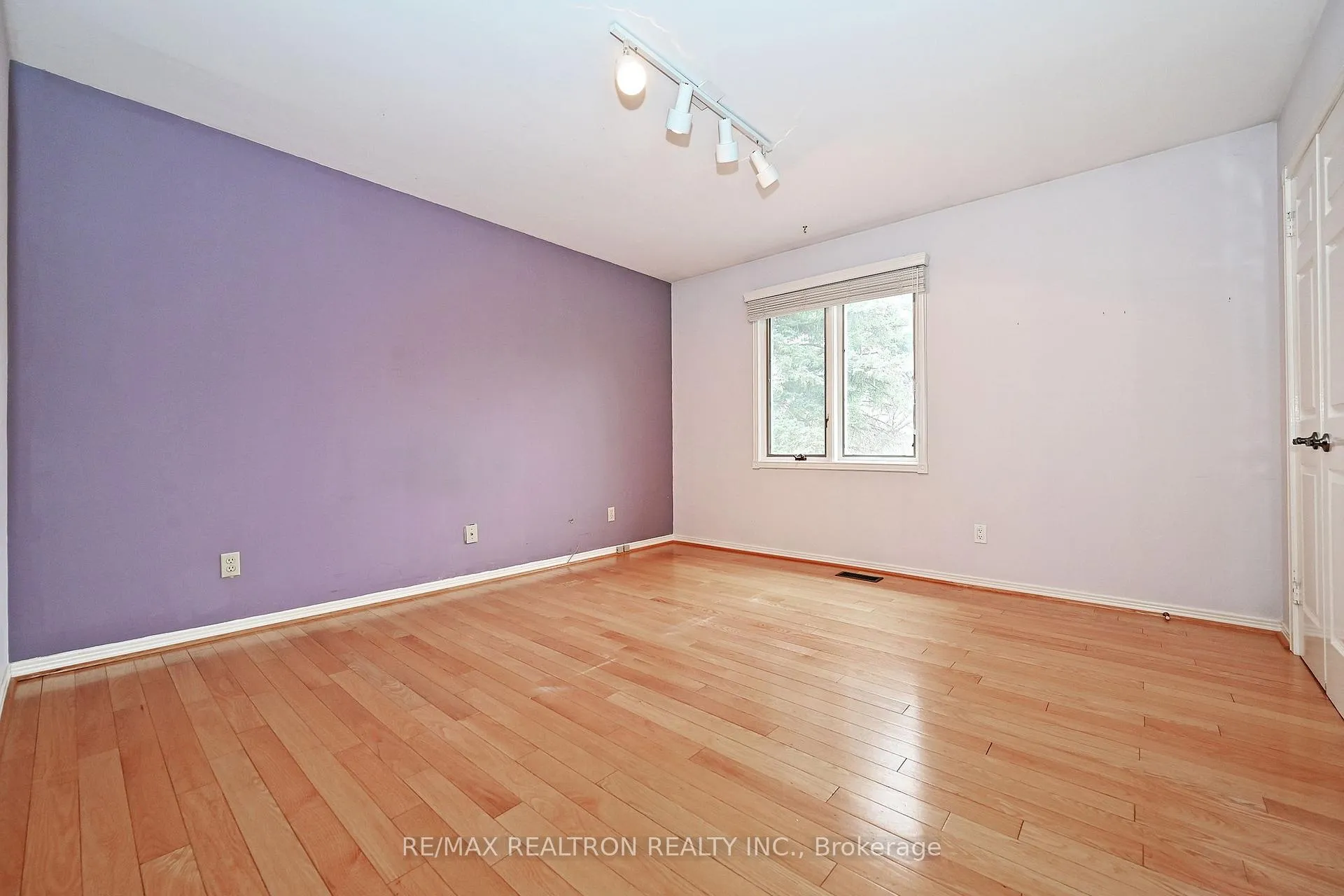 Photo 13 of 12 Brooklet Court, Markham, Royal Orchard — HOMEH