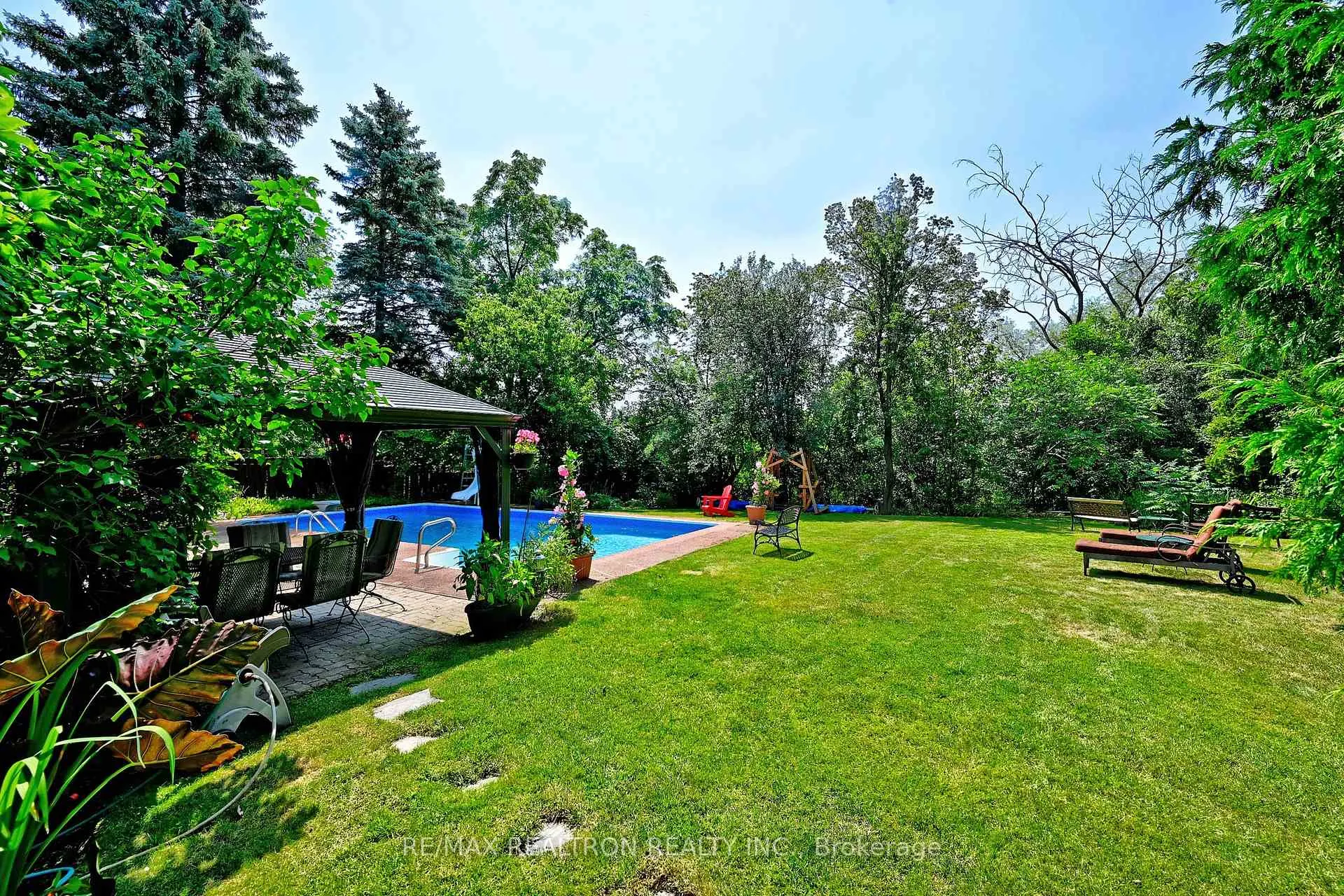 Photo 18 of 12 Brooklet Court, Markham, Royal Orchard — HOMEH