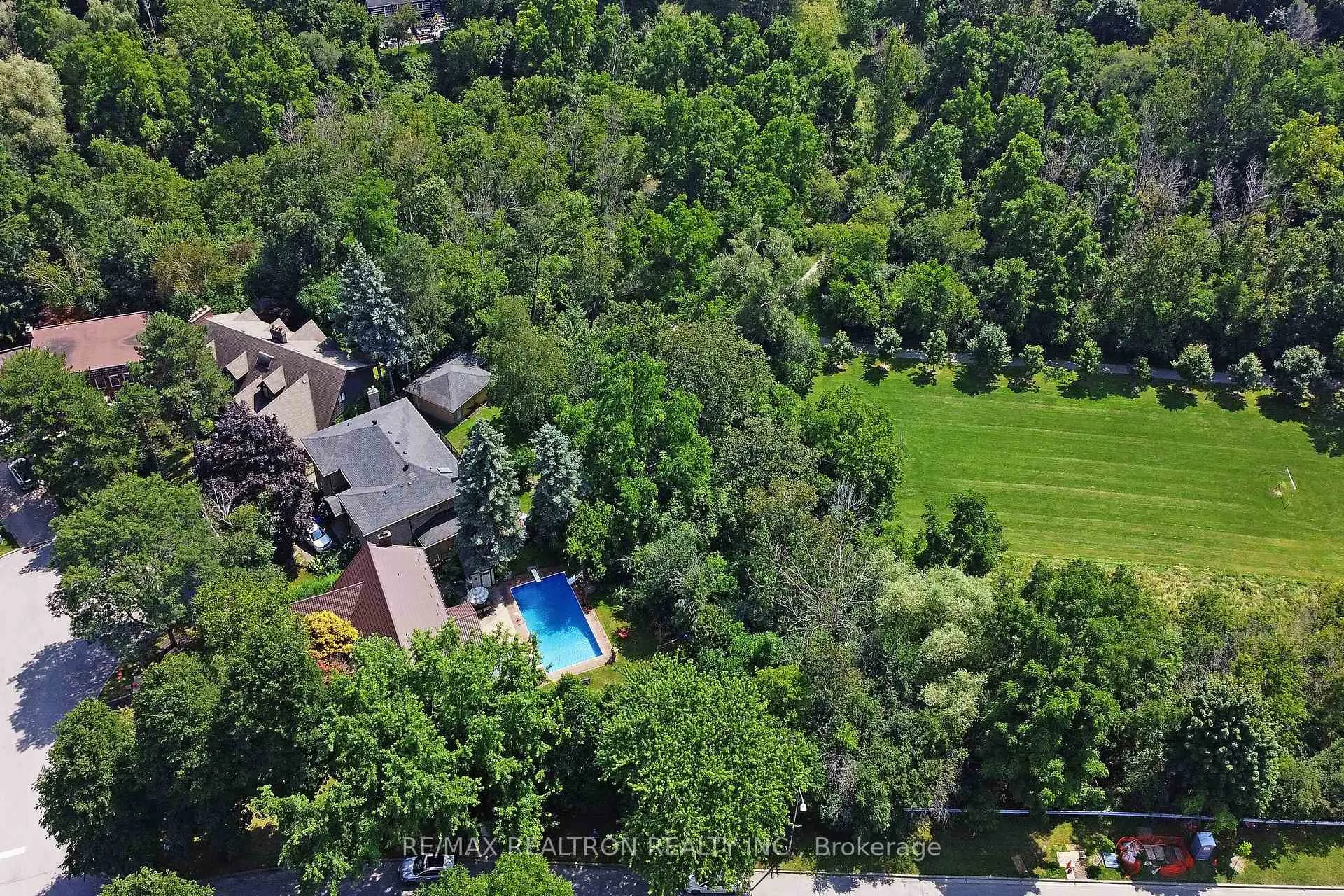Photo 24 of 12 Brooklet Court, Markham, Royal Orchard — HOMEH