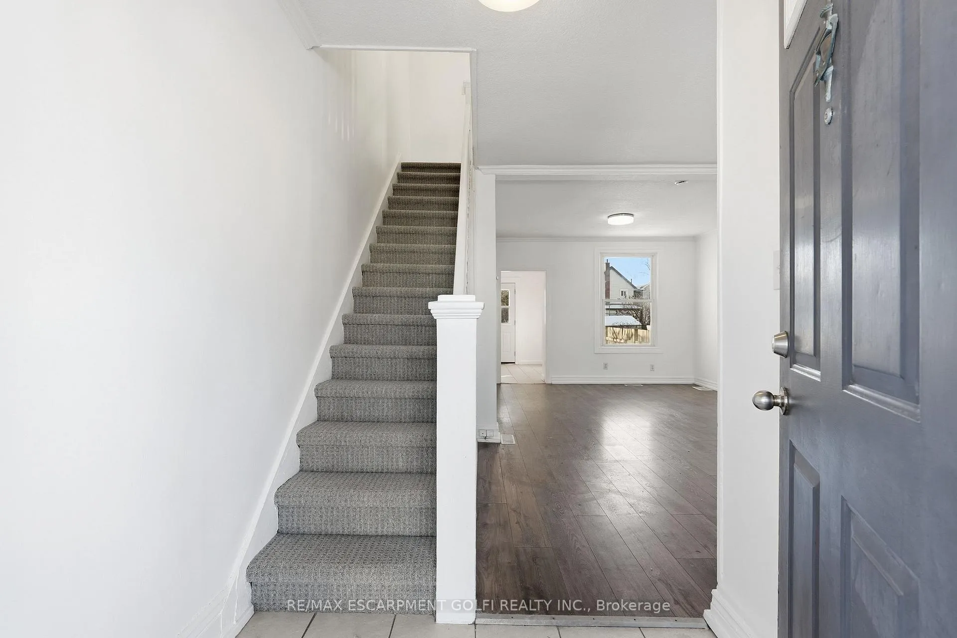 Photo 3 of 12 Roxborough Avenue, Hamilton, Crown Point — HOMEH