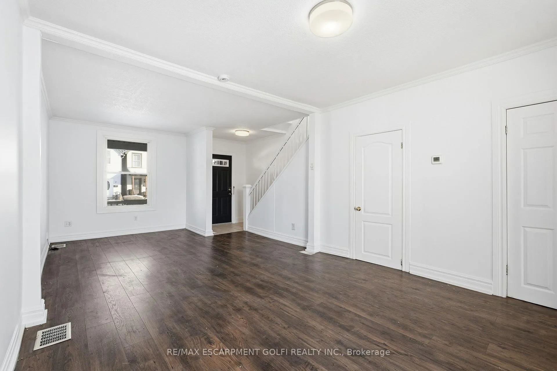 Photo 9 of 12 Roxborough Avenue, Hamilton, Crown Point — HOMEH