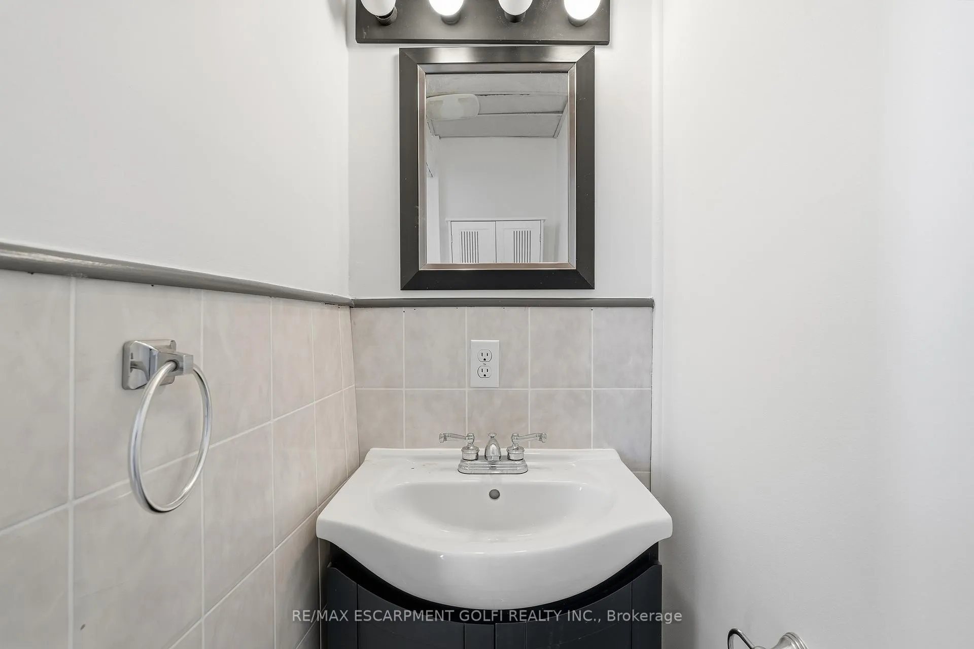 Photo 14 of 12 Roxborough Avenue, Hamilton, Crown Point — HOMEH